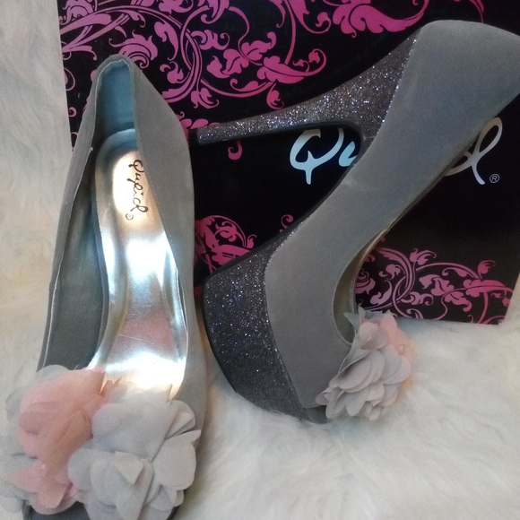 Shoes - Picture 4 of 5